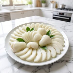 Mận sữa trên dĩa