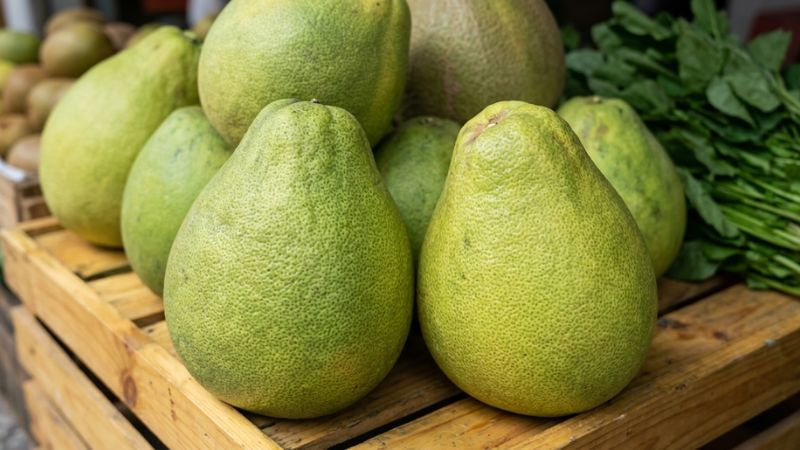 Cận cảnh đáy quả bưởi năm roi lõm nhẹ